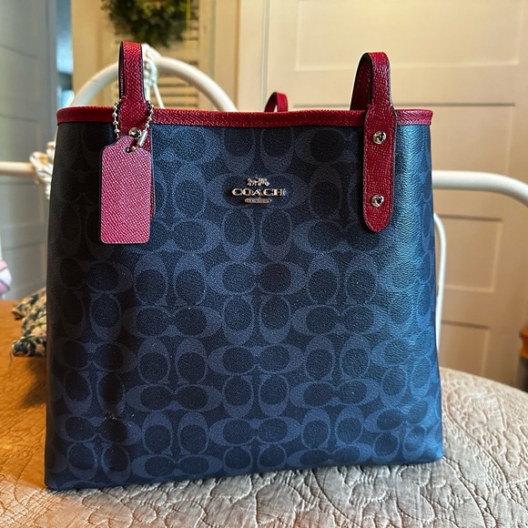 Coach reversible flag signature C Tote with Pouch - Picture 8 of 15